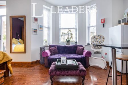 Studio to rent - Photo 2