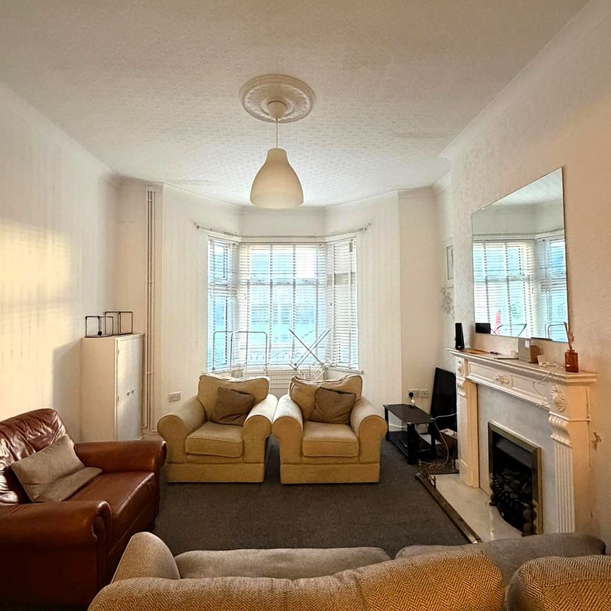 £550 PCM, Furnished Double Room in a Shared House in Ninian Park Road, Cardiff CF11 6JA - Photo 1