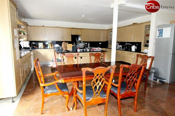 1 bedroom in a house share to rent - Photo 1