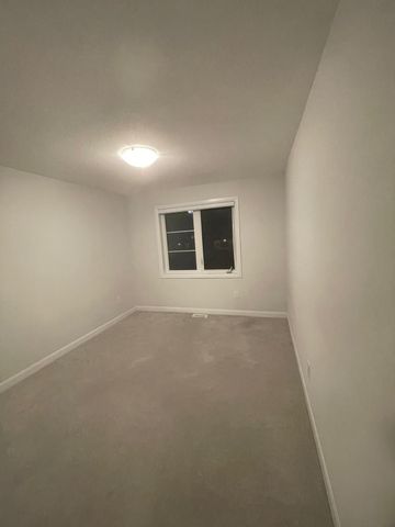 For Lease - 1075 Ballyhale Heights, Barrhaven, Ontario - Photo 2