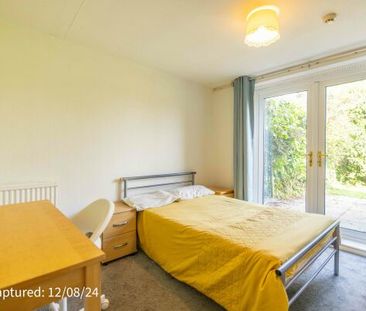 Room 1-9 STILL AVAILABLE!, 50 Eastfield Crescent - Photo 3