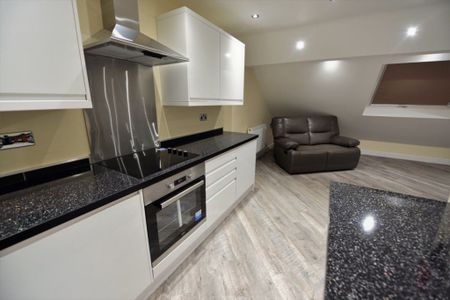 1 bedroom Flat in Woodsley Road, Leeds - Photo 3