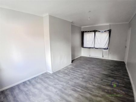 3 bedroom end of terrace house to rent - Photo 2