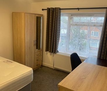 Room in a Shared House, Allcroft Road, B11 - Photo 2