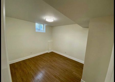 For Lease - 58 Bulmer Crescent, Newmarket, Ontario - Photo 2