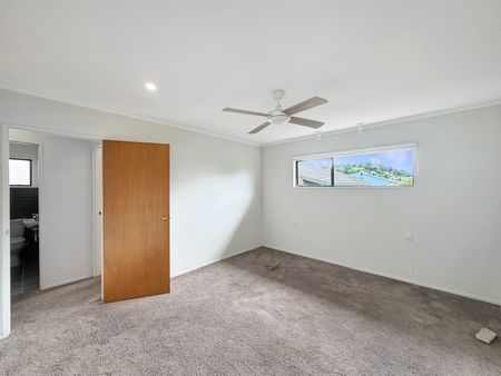 Spacious 3-Bedroom house in Prime Sandringham Location - Photo 4
