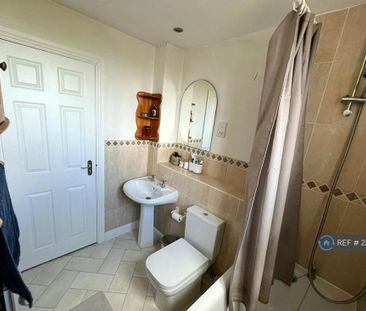 1 bedroom in a flat share to rent - Photo 1