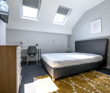 6 bedroom terraced house to rent - Photo 2