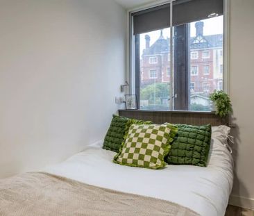 Premium 2 Bed Apartment - Photo 4