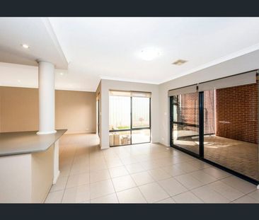 EXCEPTIONAL TOWNHOUSE IN A GREAT LOCATION - Photo 3