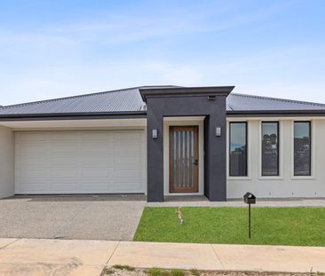 Contemporary Comfort in a Brand-New Family Home - Photo 5