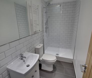 2 bedroom penthouse to rent - Photo 6