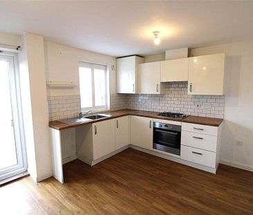 3 bedroom semi-detached house to rent - Photo 6