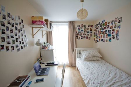 2 bed Apartment for Rent - Photo 2