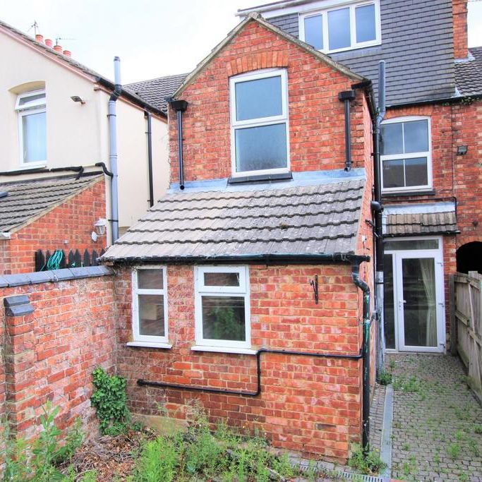 1 bedroom in a house share to rent - Photo 1