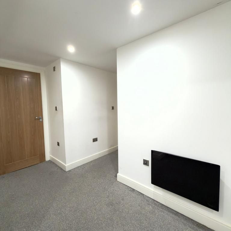 1 bedroom in a flat share to rent - Photo 1