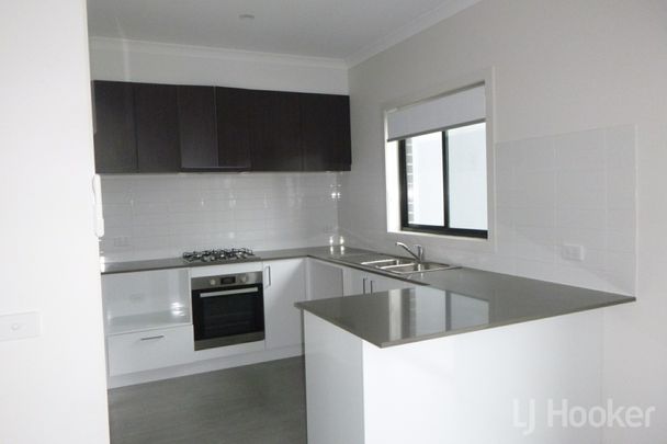 Three Bedroom Ensuite Terrace House in Googong - Photo 1