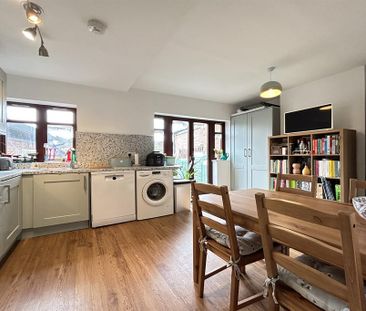 3 bedroom semi-detached house to rent - Photo 6
