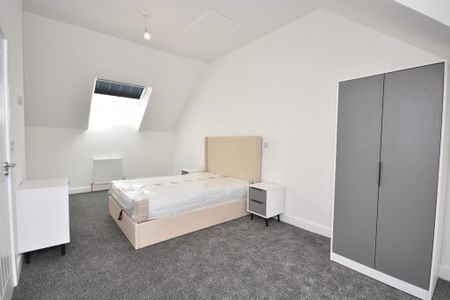 1 bedroom in a house share to rent - Photo 2