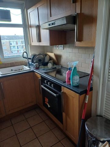 3 bedroom flat to rent - Photo 5