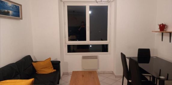 A LOUER PETIT COURONNE APPARTEMENT F2 MEUBLE - Photo 2