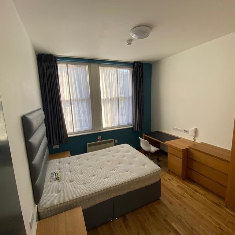 Room in a Shared Flat, Slater Street, L1 - Photo 1