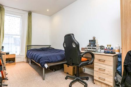 6 bedroom flat to rent - Photo 2