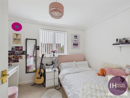 4 bedroom detached house to rent - Photo 4