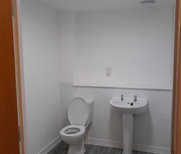 2 bedroom flat to rent - Photo 2