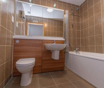 2 bedroom flat to rent - Photo 5