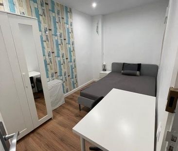 Plaça de Pep Ventura, Badalona, Catalonia 08912 - Photo 1