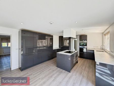 4 bedroom detached house to rent - Photo 4