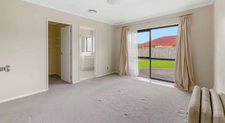 Clendon Park living! - Photo 2