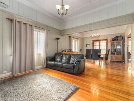 52 Crawford Avenue, Stafford, QLD 4053 - Photo 3