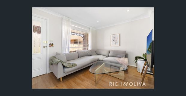 FULLY FURNISHED – Peaceful Park-side Townhouse! - Photo 1