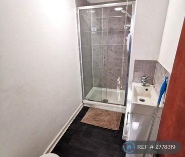 1 bedroom in a flat share to rent - Photo 6