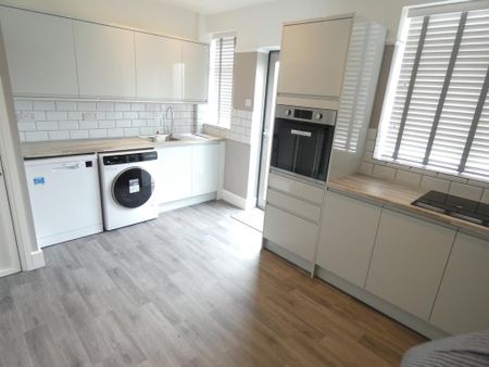 2 bedroom terraced house to rent - Photo 4