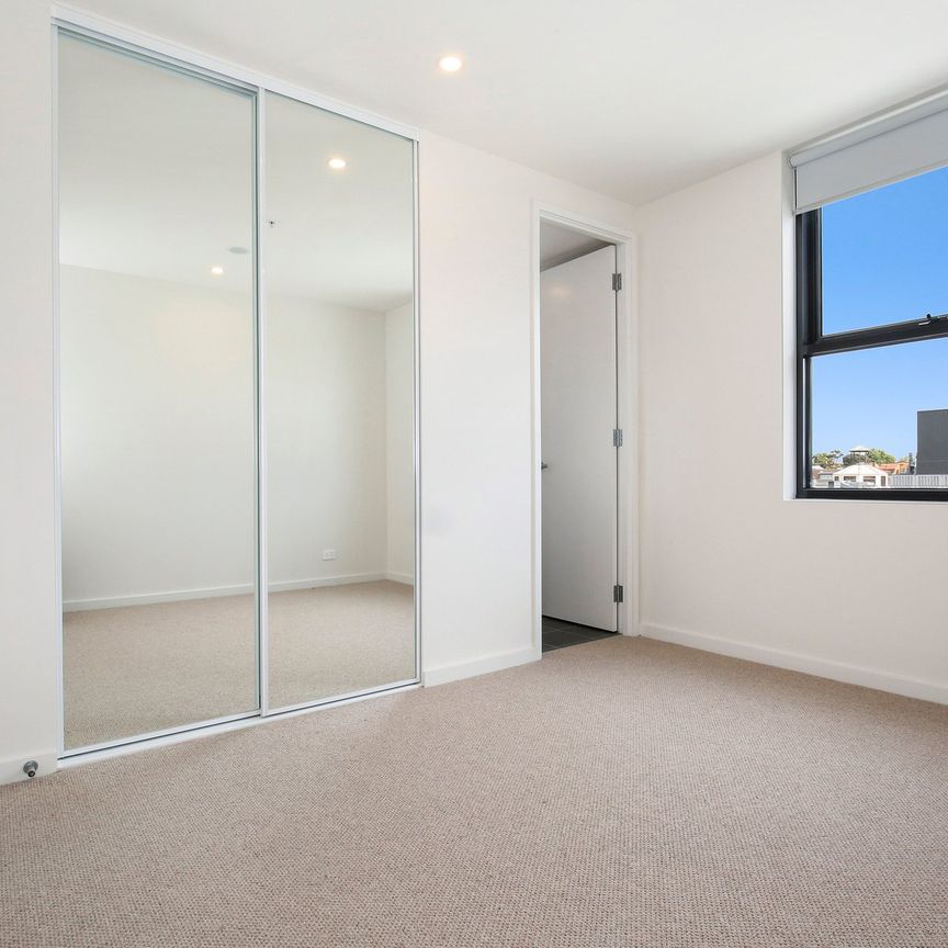 Modern Two Bedroom Apartment on High! - Photo 1