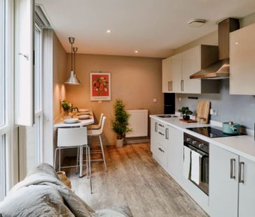 Classic 4 Bed Apartment - Photo 6