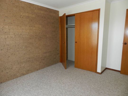 Neat and Tidy 2 Bedroom Unit - Photo 1