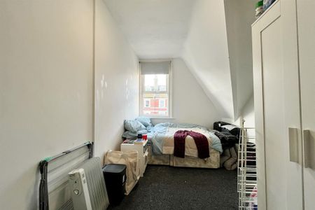 5 bedroom flat to rent - Photo 2