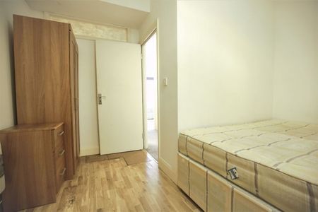 Flat, Holloway Road, London - Photo 3