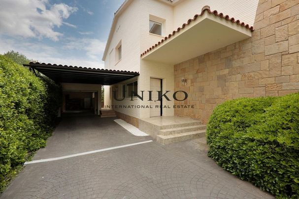 5 room luxury Detached House for rent in Barcelona, Catalonia - Photo 1