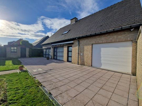 Prachtige villa met 4 slaapkamers, grote tuin en dubbele garage. - Foto 1