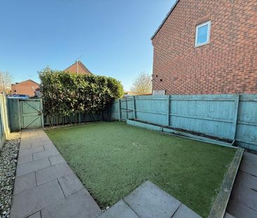 3 bedroom mews to rent - Photo 2