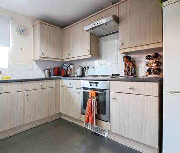 Mir Crescent, Swindon, Swindon, SN25 - Photo 4