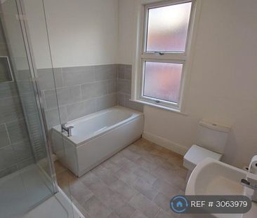 2 bedroom end of terrace house to rent - Photo 5