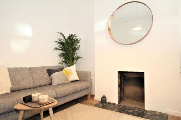 2 bedroom property to rent - Photo 1