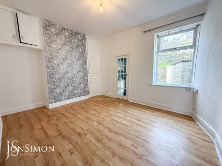 Burnley Road East - Photo 3