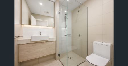 Modern living in prestigious east side location - Photo 2